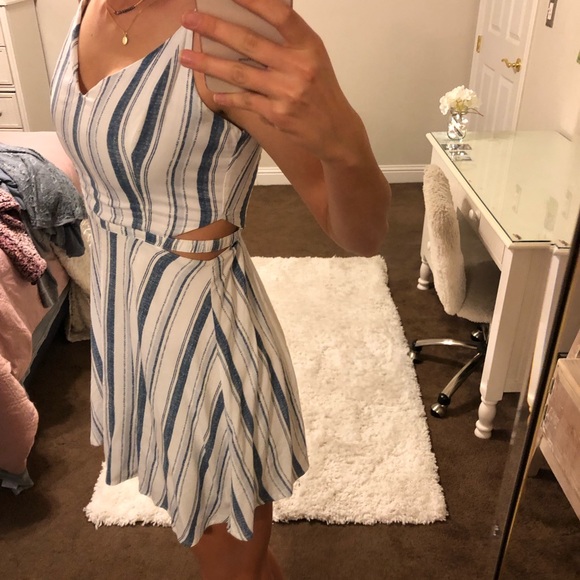 Hollister spring dress!! - Picture 2 of 6